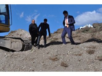 Köy Yollarında Çalışmalar Devam Ediyor