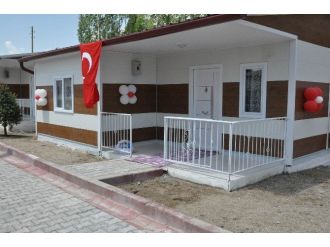 Bakan Yılmaz, İhtiyaç Sahibi Ailelere Anahtarlarını Teslim Etti