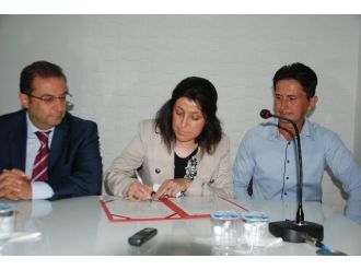 Kazada Ölen Eşi İçin Aldığı Tazminatla Okul Yaptıracak