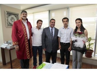 Mutluluğa Hiç Bir Şey Engel Değil