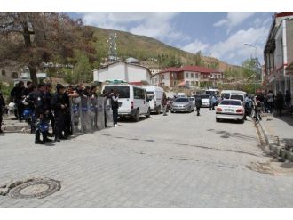 Ak Parti Milletvekili Adayları Başkale’de Esnafı Ziyaret Etti