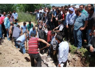 Diyarbakır’da Dumandan Zehirlenen Aile Feryatlarla Toprağa Verildi