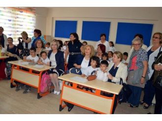 Edremit Yardımseverler Derneği Eğitimde Hizmete Doymuyor