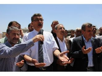 Başkan Dua Etti, Ak Parti’li Nebati Mikrofonu Tuttu