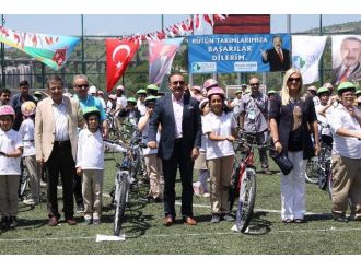 İzmit’te 800 Öğrenciye Bisiklet Dağıtıldı