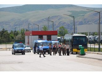 Sendikadan İstifa Ederek, Kimlikleri Yere Attılar