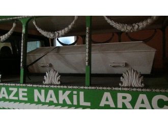 Gece Kazdığı Çukura Poşetler İçinde İnsan Kemiği Gömdü