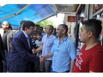 Bakan Yılmaz, Şehitlik Esnafını Ziyaret Etti