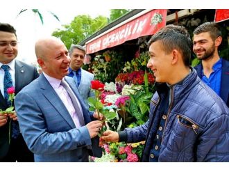 Çolakbayrakdar’dan Çiçekçiler Sokağındaki Esnaflara Ziyaret