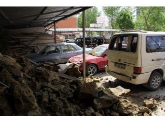 Kastamonu’da Heyelan, Araçlar Toprak Altında Kaldı