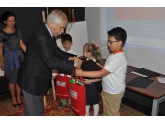 Minik Ressamlara Ödül Yağmuru