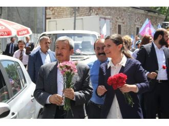 Ak Parti’den Fatih’te Horonlu Sevgi Yürüyüşü