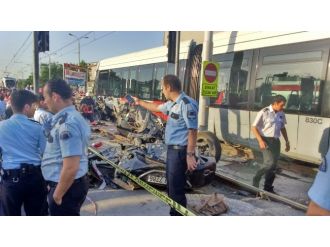 (Özel Haber) Güngören’de Tramvay Otomobille Çarpıştı: 2 Yaralı
