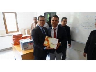 Kemaliye’de Öğrencilere Tablet Ve Kuru Üzüm Dağıtımı Yapıldı