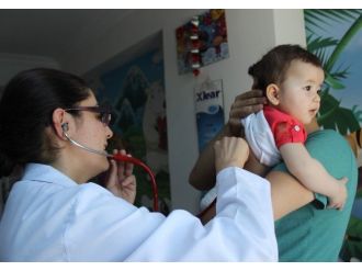 Bebekleri Önce Sevgi Sonra Doğal Gıda İle Besleyin