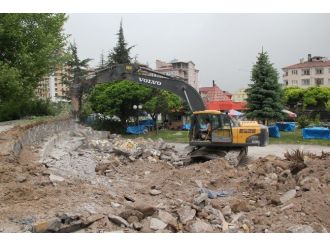 Pforzheim Parkına Düğün Salonu Ve Kafeterya Yapılıyor