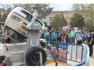 Emniyet Kemerinin Önemini Yaşayarak Öğrendiler