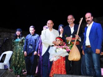 İzmir’de Sekiz Dilde Barış Şarkıları