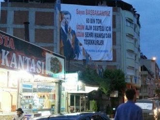 Mhp’li Balkız’dan Ak Parti Pankartına Tepki