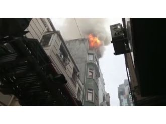 Beyoğlu’nda Yangın Paniği