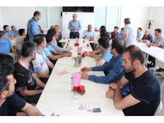 Özhan, Esnafla Bir Araya Geldi