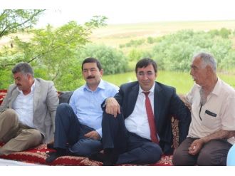Bakan Yılmaz, Seçim Çalışmaları Kapsamında Köy Ziyaretlerini Sürdürüyor