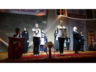 İşaret Diliyle İstiklal Marşı Okudular