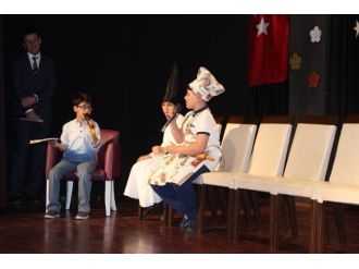 Özel Nilüfer Safvetli Öğrencilerden İngilizce Gecesi