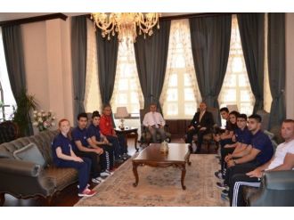 Vali Tapsız, Milli Sporcuları Avrupa Şampiyonasına Uğurladı