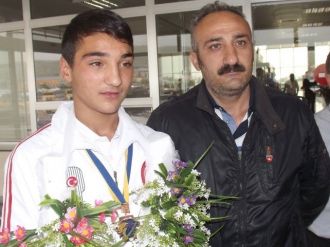 Avrupa Şampiyonu Boksöre Coşkulu Karşılama