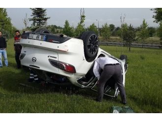 Virajı Alamayıp Takla Attı: 4 Yaralı