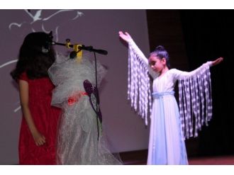Deva Okulları’ndan Anlamlı Şiir Dinletisi