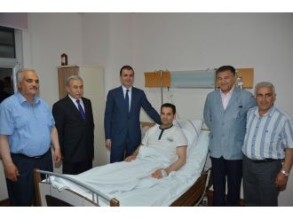 Bakan Çelik, Bıçaklanan Milletvekili Adayını Ziyaret Etti