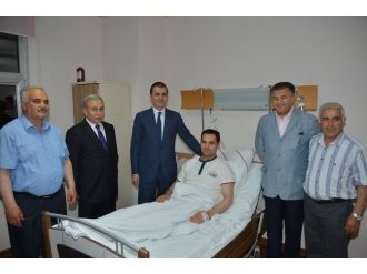 Bakan, Bıçaklanan Milletvekili Adayını Ziyaret Etti