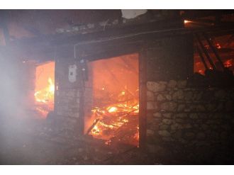 Safranbolu’da 3 Ev Alevlere Teslim Oldu