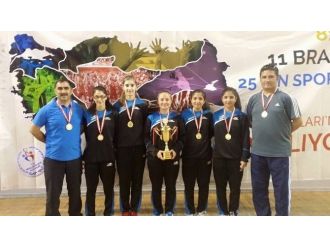 Anadolu Yıldızları Ligi Badminton Türkiye Şampiyonu Erzincan