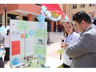 Narman Anadolu Lisesi Öğrencileri Bilim Fuarında Çalışmalarını Sergilediler