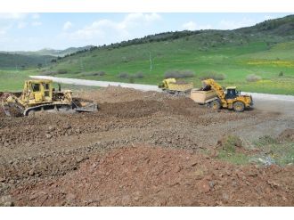Tokat’ta Grup Köy Yollarında Asfalt Çalışması