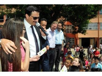 Çocuklardan Başkan Ak’a Sevgi Seli