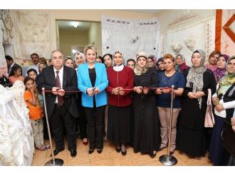 Girne Sosyal Tesisi Kursiyerleri El Emeği Göz Nurunu Sergiledi