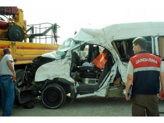 Tur Minibüsü Kaza Yaptı: 8 Yaralı