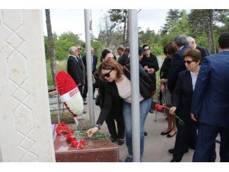 Azerbaycan Cumhuriyeti’nin Kurucusu Mezarı Başında Anıldı