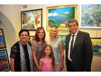 Ressam Anneler Sergi Açtı