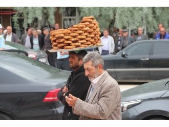 Bakan Avcı’nın Memleketine Yaptığı Ziyaret En Çok Simitçiye Yaradı
