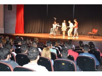 Genç Denizli’den Tiyatro Şenliği