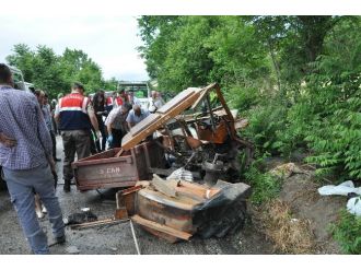 Traktörle Tanker Çarpıştı: 3 Ölü