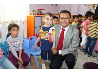 Ana Okulu Öğrencilerine Diş Fırçası Seti Dağıtıldı