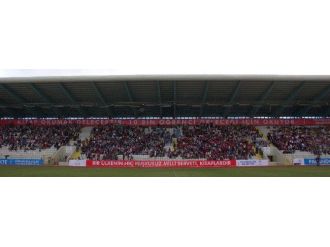 Erzurum’da 11 Bin İlköğretim Öğrencisi Stadyumda Kitap Okuyarak Dünya Rekoru Kırdı