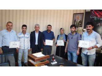 Batman’da Seminere Katılan Berber Ve Kuaförlere Katılım Belgesi Verildi