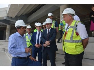 Muhammet Balta, Akyazı Stadyumu’nda İncelemelerde Bulundu